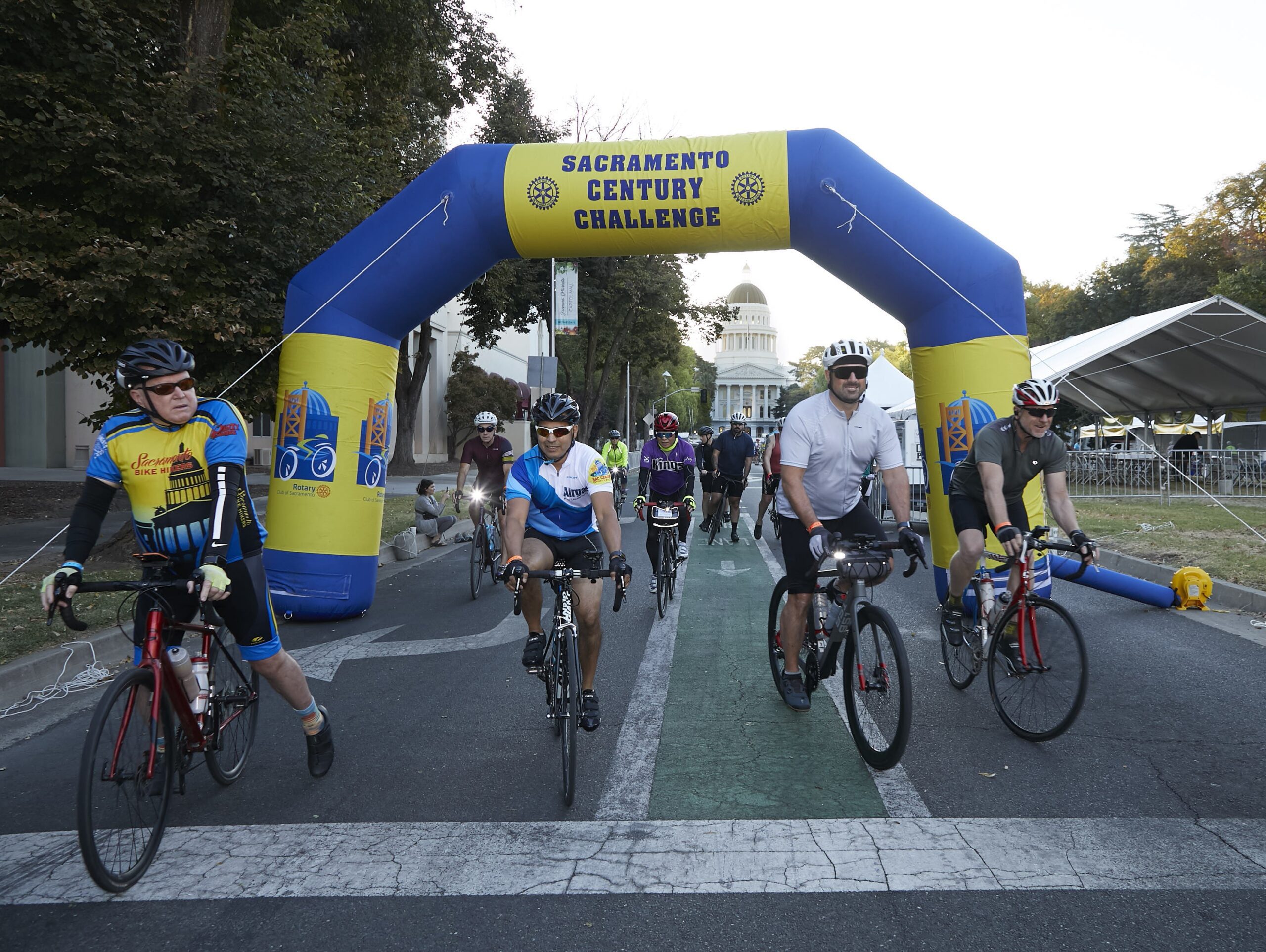 Sac Cent_169 bikers crossing the sacramento century arch